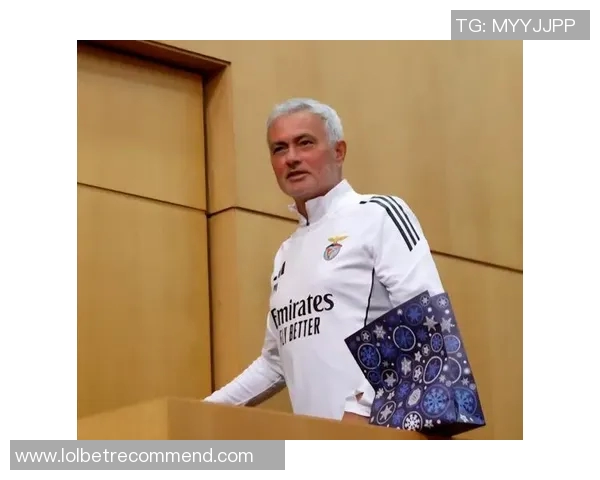 足总杯精彩对决本菲卡凭乌龙球小胜里昂转会传闻再起